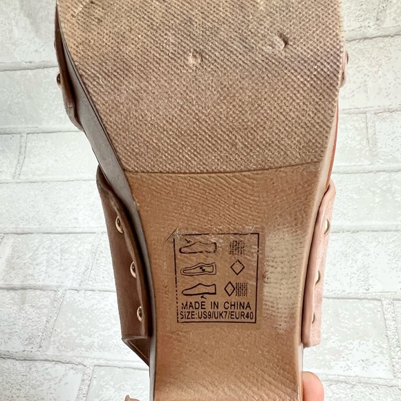 Faux wood and mauve suede platform heels - Picture 8 of 9